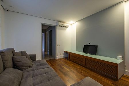 Apartamento à venda com 280m², 4 quartos e 4 vagas Apartamento à venda com 280m², 4 quartos e 4 vagasSala de TV