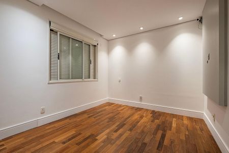 Apartamento à venda com 280m², 4 quartos e 4 vagas Apartamento à venda com 280m², 4 quartos e 4 vagasSuíte 4