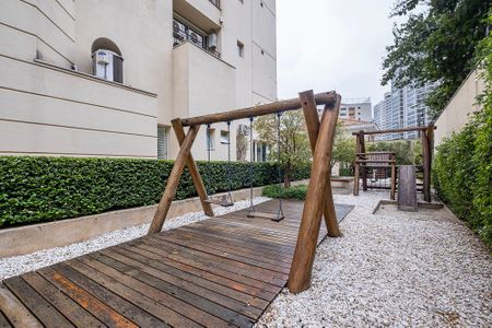 Apartamento à venda com 280m², 4 quartos e 4 vagas Apartamento à venda com 280m², 4 quartos e 4 vagasPlayground