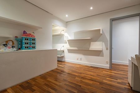 Apartamento à venda com 280m², 4 quartos e 4 vagas Apartamento à venda com 280m², 4 quartos e 4 vagasSuíte 2