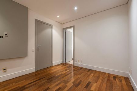 Apartamento à venda com 280m², 4 quartos e 4 vagas Apartamento à venda com 280m², 4 quartos e 4 vagasSuíte 4
