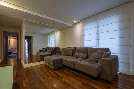 Apartamento à venda com 280m², 4 quartos e 4 vagas Apartamento à venda com 280m², 4 quartos e 4 vagasSala de TV
