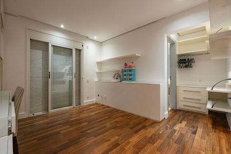 Apartamento à venda com 280m², 4 quartos e 4 vagas Apartamento à venda com 280m², 4 quartos e 4 vagasSuíte 2