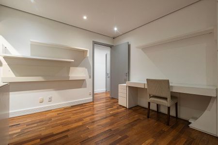 Apartamento à venda com 280m², 4 quartos e 4 vagas Apartamento à venda com 280m², 4 quartos e 4 vagasSuíte 2