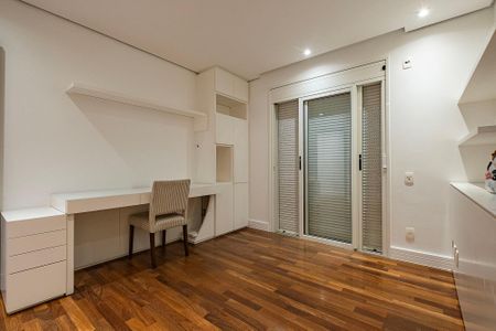 Apartamento à venda com 280m², 4 quartos e 4 vagas Apartamento à venda com 280m², 4 quartos e 4 vagasSuíte 2