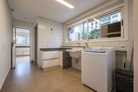 Apartamento à venda com 280m², 4 quartos e 4 vagas Apartamento à venda com 280m², 4 quartos e 4 vagasLavanderia