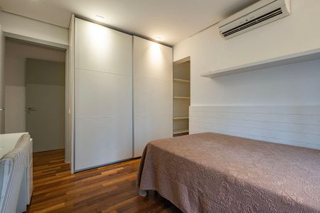Apartamento à venda com 280m², 4 quartos e 4 vagas Apartamento à venda com 280m², 4 quartos e 4 vagasSuíte 3