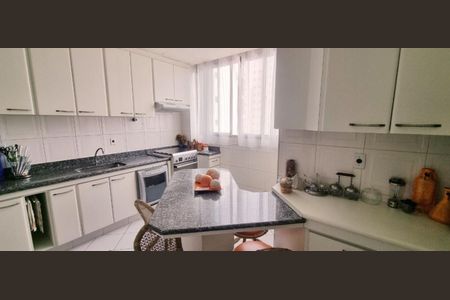 Apartamento para alugar com 360m², 5 quartos e 4 vagas Apartamento para alugar com 360m², 5 quartos e 4 vagasCozinha