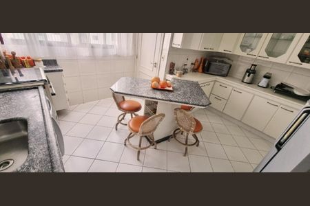 Apartamento para alugar com 360m², 5 quartos e 4 vagas Apartamento para alugar com 360m², 5 quartos e 4 vagasCozinha
