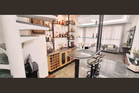 Apartamento para alugar com 360m², 5 quartos e 4 vagas Apartamento para alugar com 360m², 5 quartos e 4 vagasAdega