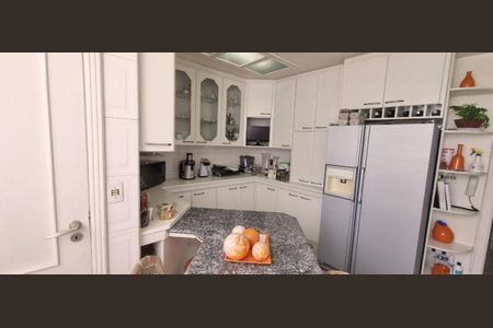 Apartamento para alugar com 360m², 5 quartos e 4 vagas Apartamento para alugar com 360m², 5 quartos e 4 vagasCozinha
