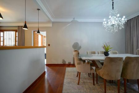 Casa à venda com 477m², 3 quartos e 4 vagas