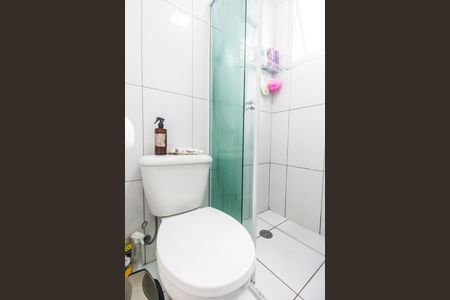 Banheiro de apartamento para alugar com 2 quartos, 51m² em Vila Caldas, Carapicuíba