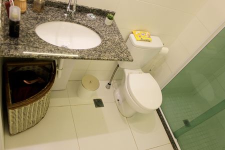Apartamento à venda com 75m², 3 quartos e 2 vagasBanheiro social 