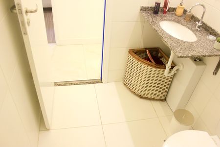 Apartamento à venda com 75m², 3 quartos e 2 vagasBanheiro social 