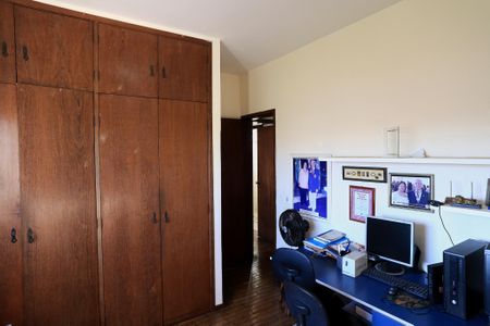 Apartamento à venda com 173m², 4 quartos e 2 vagas Apartamento à venda com 173m², 4 quartos e 2 vagasEscritório