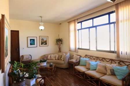 Apartamento à venda com 173m², 4 quartos e 2 vagas Apartamento à venda com 173m², 4 quartos e 2 vagasSala
