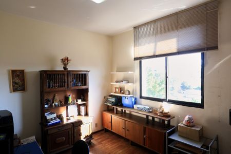 Apartamento à venda com 173m², 4 quartos e 2 vagas Apartamento à venda com 173m², 4 quartos e 2 vagasEscritório