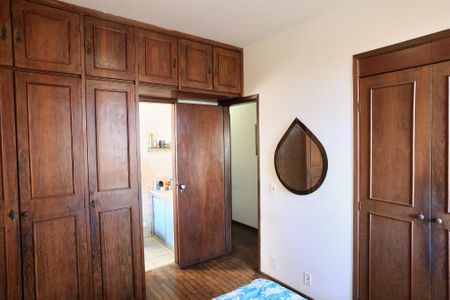 Apartamento à venda com 173m², 4 quartos e 2 vagas Apartamento à venda com 173m², 4 quartos e 2 vagasSuíte
