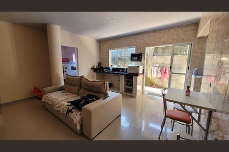 Sala e Cozinha de casa para alugar com 2 quartos, 66m² em Vila Augusta, Itaquaquecetuba