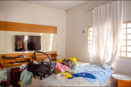 Casa à venda com 293m², 5 quartos e 2 vagas Casa à venda com 293m², 5 quartos e 2 vagasQuarto 5