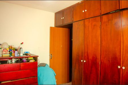 Casa à venda com 293m², 5 quartos e 2 vagas Casa à venda com 293m², 5 quartos e 2 vagasQuarto 2