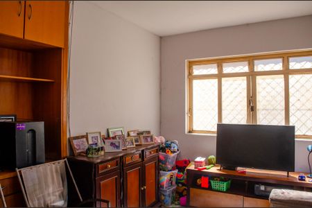 Casa à venda com 293m², 5 quartos e 2 vagas Casa à venda com 293m², 5 quartos e 2 vagasSala