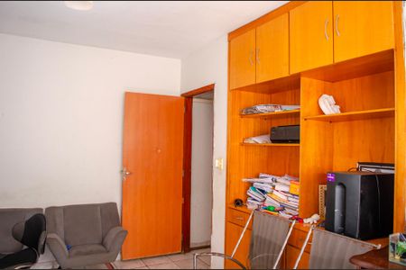 Casa à venda com 293m², 5 quartos e 2 vagas Casa à venda com 293m², 5 quartos e 2 vagasSala