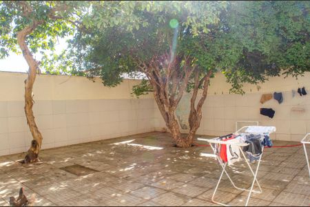 Casa à venda com 293m², 5 quartos e 2 vagas Casa à venda com 293m², 5 quartos e 2 vagasQuintal