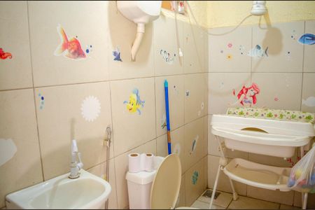 Casa à venda com 293m², 5 quartos e 2 vagas Casa à venda com 293m², 5 quartos e 2 vagasBanheiro 2