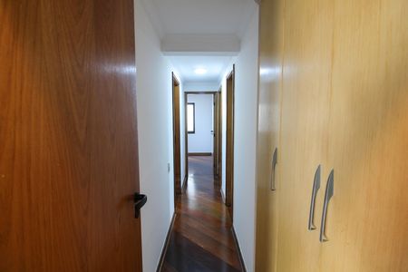 Apartamento para alugar com 127m², 3 quartos e 3 vagas Apartamento para alugar com 127m², 3 quartos e 3 vagasCorredor