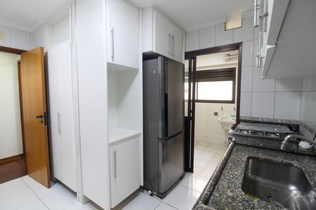 Apartamento para alugar com 127m², 3 quartos e 3 vagas Apartamento para alugar com 127m², 3 quartos e 3 vagasCozinha
