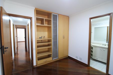Apartamento para alugar com 127m², 3 quartos e 3 vagas Apartamento para alugar com 127m², 3 quartos e 3 vagasSuíte 2