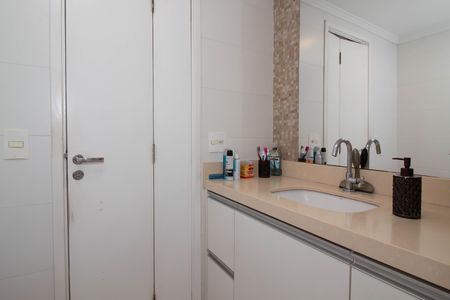 Apartamento à venda com 51m², 2 quartos e 1 vaga Apartamento à venda com 51m², 2 quartos e 1 vagaBanheiro