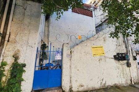 Casa para alugar com 100m², 2 quartos e sem vaga Casa para alugar com 100m², 2 quartos e sem vagaFachada