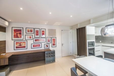 Sala  de apartamento para alugar com 2 quartos, 90m² em Alphaville Empresarial, Barueri
