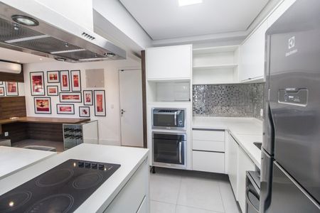 Cozinha de apartamento para alugar com 2 quartos, 90m² em Alphaville Empresarial, Barueri