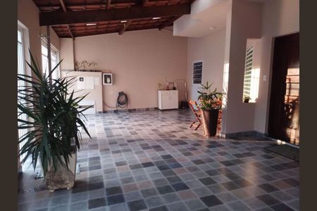 Casa à venda com 154m², 3 quartos e 3 vagas