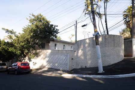 Casa à venda com 680m², 4 quartos e 4 vagas Casa à venda com 680m², 4 quartos e 4 vagasFachada