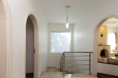 Casa à venda com 680m², 4 quartos e 4 vagas Casa à venda com 680m², 4 quartos e 4 vagasHall