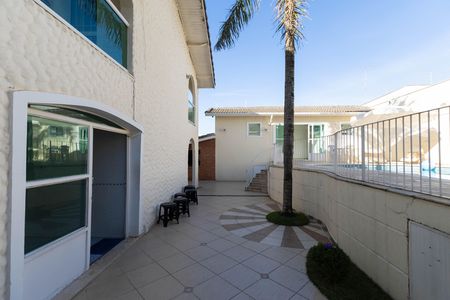 Casa à venda com 680m², 4 quartos e 4 vagas Casa à venda com 680m², 4 quartos e 4 vagasQuintal