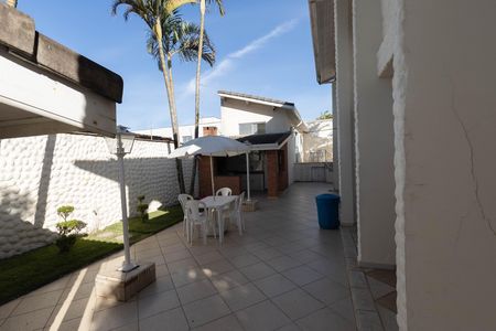 Casa à venda com 680m², 4 quartos e 4 vagas Casa à venda com 680m², 4 quartos e 4 vagasChurrasqueira