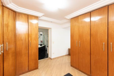 Casa à venda com 680m², 4 quartos e 4 vagas Casa à venda com 680m², 4 quartos e 4 vagasCloset