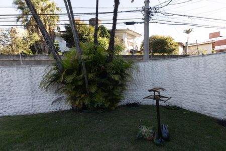 Casa à venda com 680m², 4 quartos e 4 vagas Casa à venda com 680m², 4 quartos e 4 vagasTerraço
