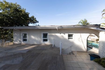 Casa à venda com 680m², 4 quartos e 4 vagas Casa à venda com 680m², 4 quartos e 4 vagasTerraço