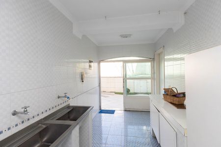 Casa à venda com 680m², 4 quartos e 4 vagas Casa à venda com 680m², 4 quartos e 4 vagasÁrea de Serviço