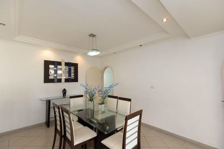 Casa à venda com 680m², 4 quartos e 4 vagas Casa à venda com 680m², 4 quartos e 4 vagasSala de Jantar