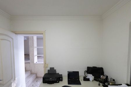 Casa à venda com 680m², 4 quartos e 4 vagas Casa à venda com 680m², 4 quartos e 4 vagasEscritório