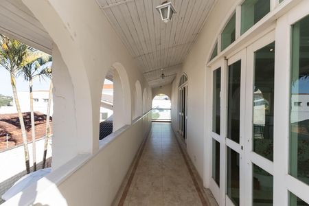 Casa à venda com 680m², 4 quartos e 4 vagas Casa à venda com 680m², 4 quartos e 4 vagasVaranda