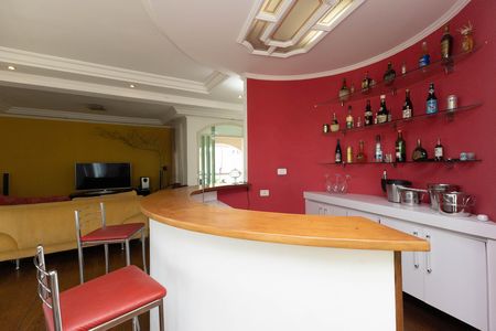 Casa à venda com 680m², 4 quartos e 4 vagas Casa à venda com 680m², 4 quartos e 4 vagasBar